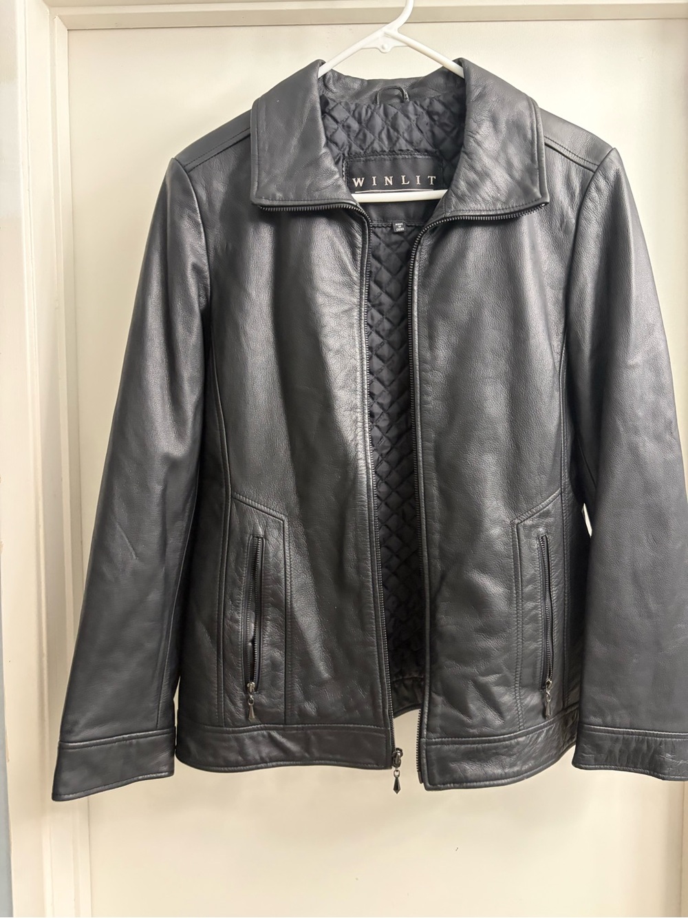 Winlit Women's Black Leather Zip-Front Jacket